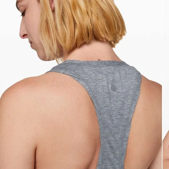 Lululemon wild wish tank- blue - like new - size 8 - Picture 6 of 9